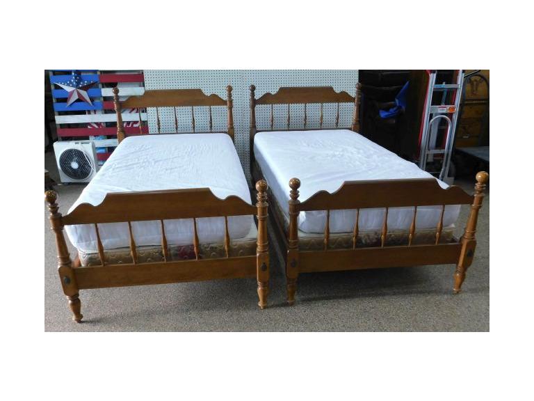 Route 8 Auctions Ethan Allen Twin Beds