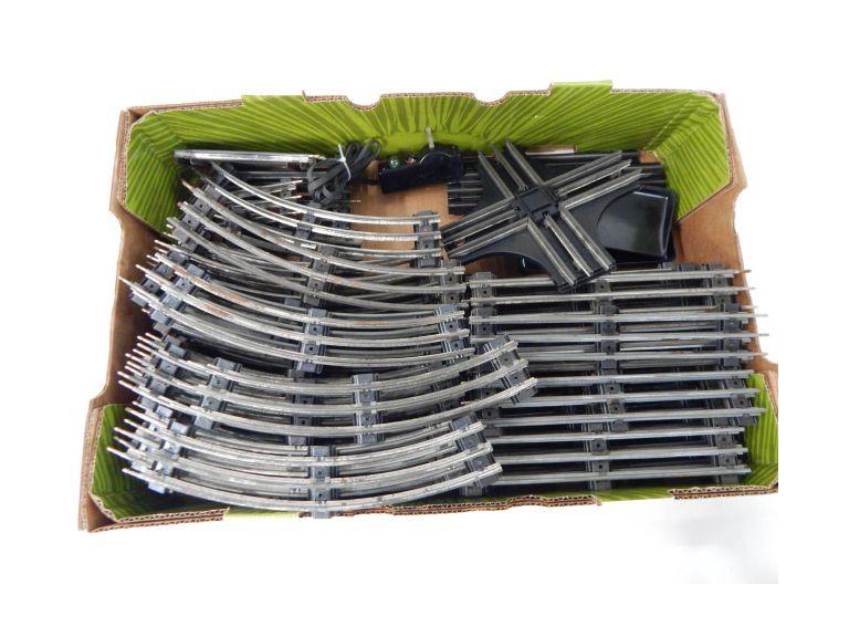 Route 8 Auctions | Large Lot of Lionel Train Track