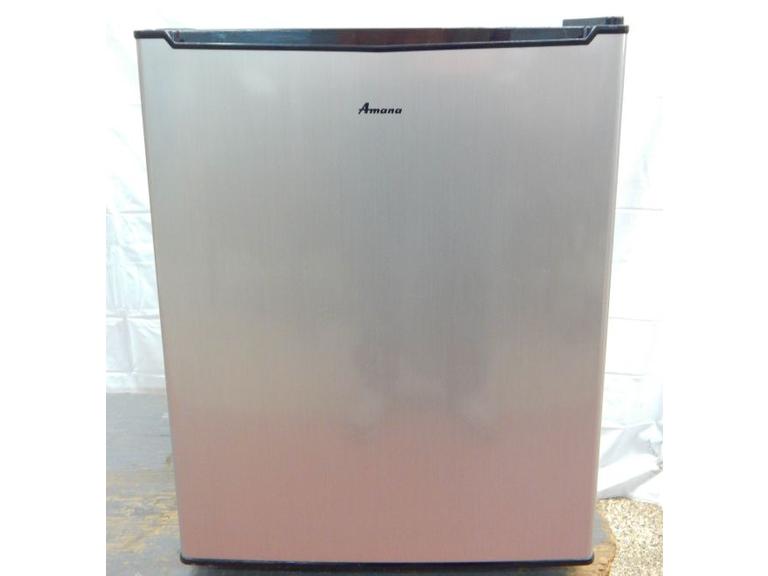 Route 8 Auctions Amana Mini Refrigerator