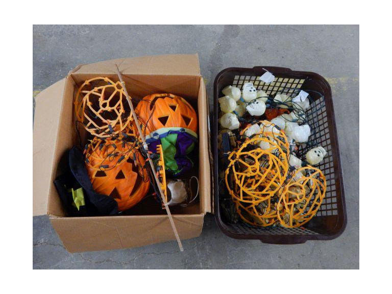 Route 8 Auctions Halloween Décor Lot